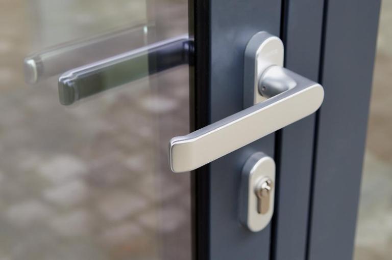 Faut-il privilégier une porte d’entrée en aluminium à Nancy ?